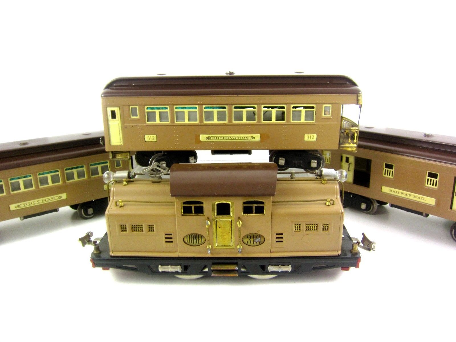 Lionel Prewar Standard Gauge 318 Train Set with Three Train Cars